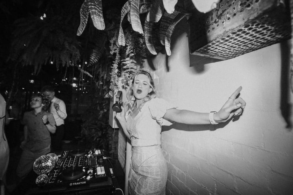 Female DJ Aleks Mac Sings Behind The Decks At A Wedding in Collingwood